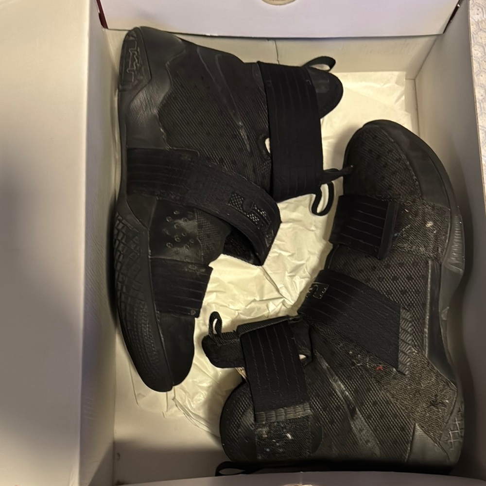 Lebron Soldier 10